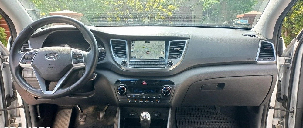 Hyundai Tucson cena 48700 przebieg: 235000, rok produkcji 2016 z Piława Górna małe 781
